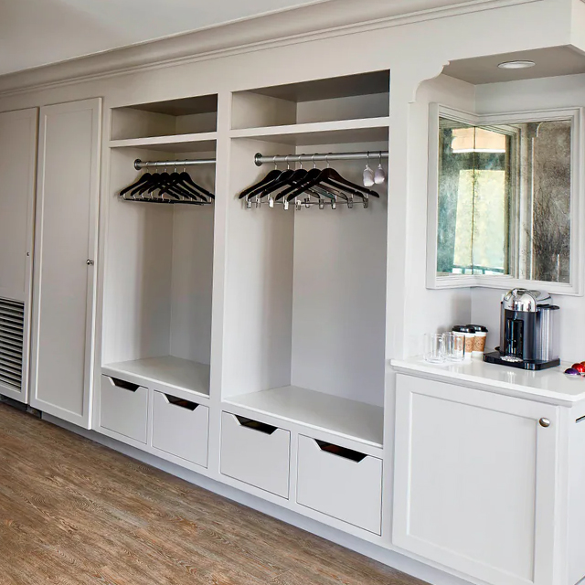 Wardrobe Гардероб
