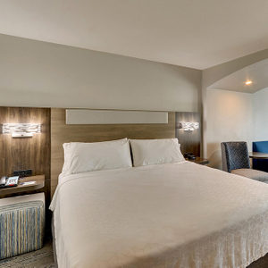 Кровать размера King с мягкой обивкой в ​​стиле DoubleTree