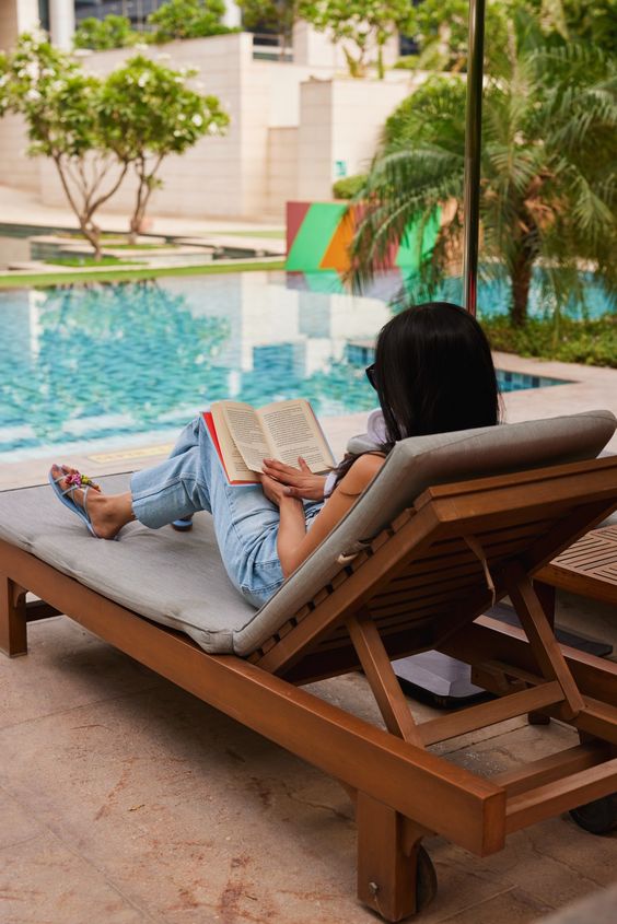 мебель у бассейна