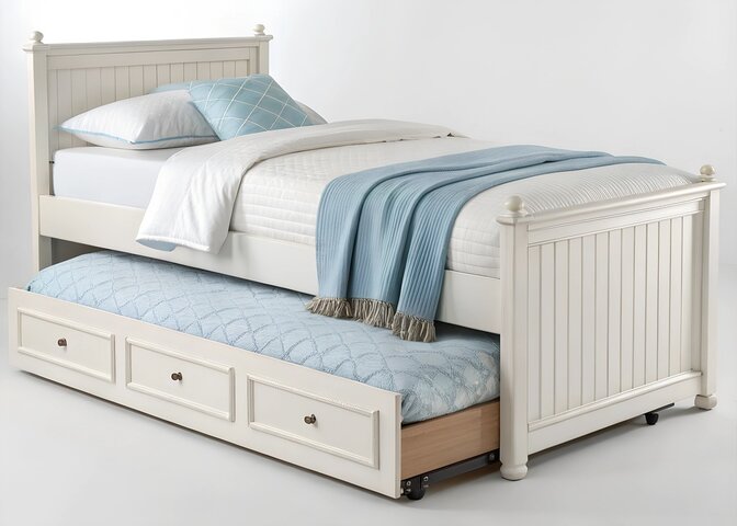 Белая кровать с двойным