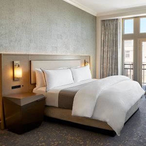 Плавающая прикроватная тумбочка в стиле Westin с USB-портами