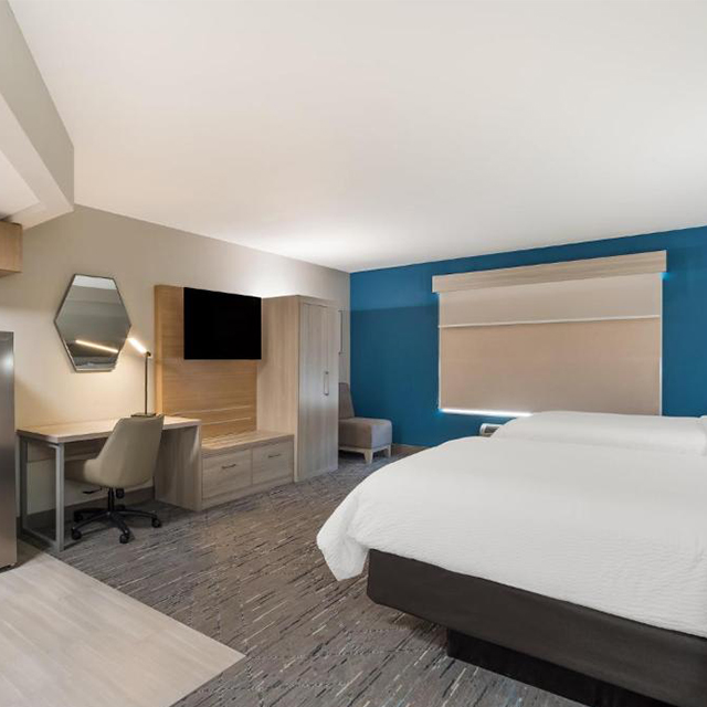Кровать размера King с мягкой обивкой в ​​стиле DoubleTree