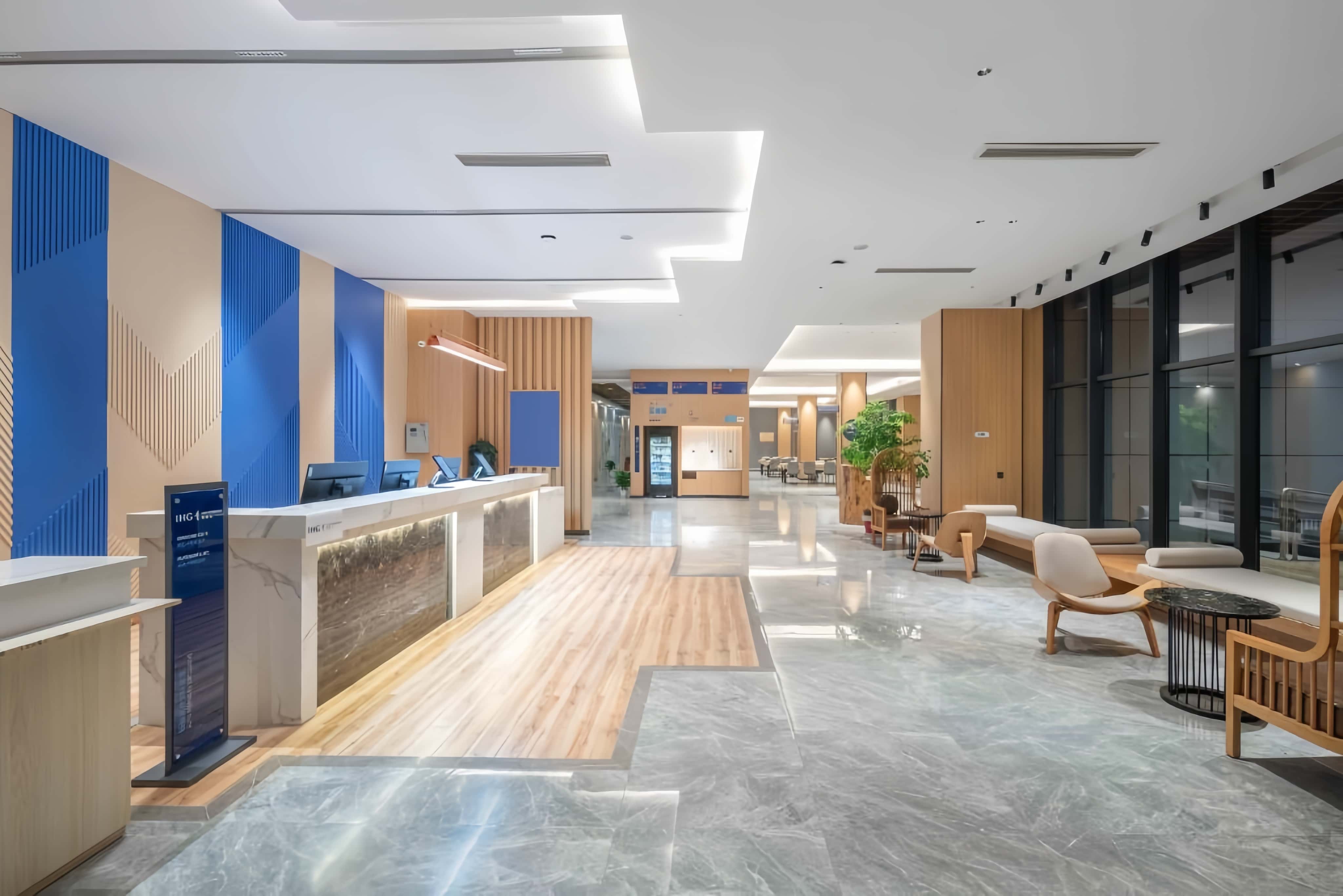 Дизайн гостиничной мебели и стандарты бренда для проектов Holiday Inn