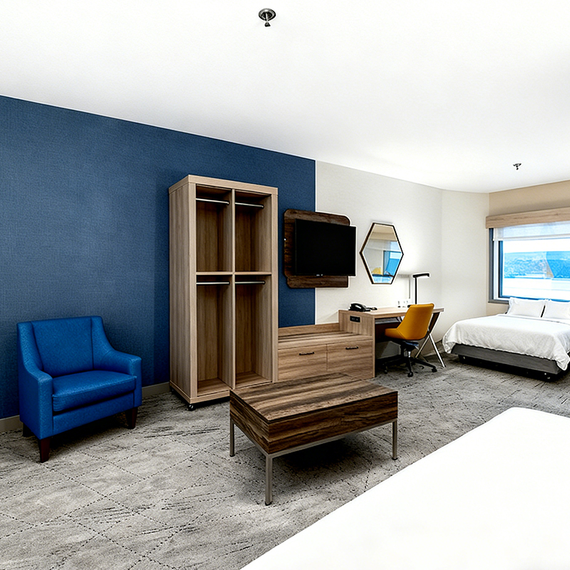 Спальня отеля Holiday Inn с деревянным шкафом и шкафами